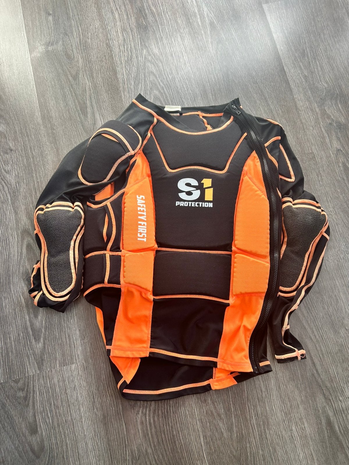 S1 bmx bodyprotector adult  small, Ophalen of Verzenden, Zo goed als nieuw, S, Bovenkleding