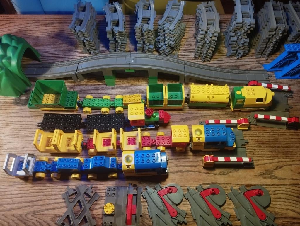 Duplo lego spoor met analoge treinen figuren voertuigen, Kinderen en Baby's, Speelgoed | Duplo en Lego, Ophalen of Verzenden, Gebruikt