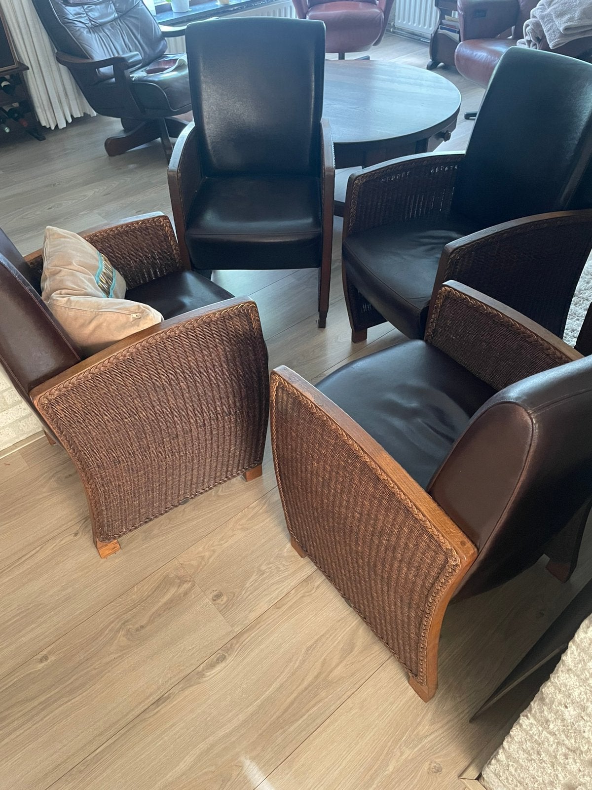Gratis.   4 leren stoelen, Huis en Inrichting, Ophalen, Zo goed als nieuw, 75 tot 100 cm, Leer