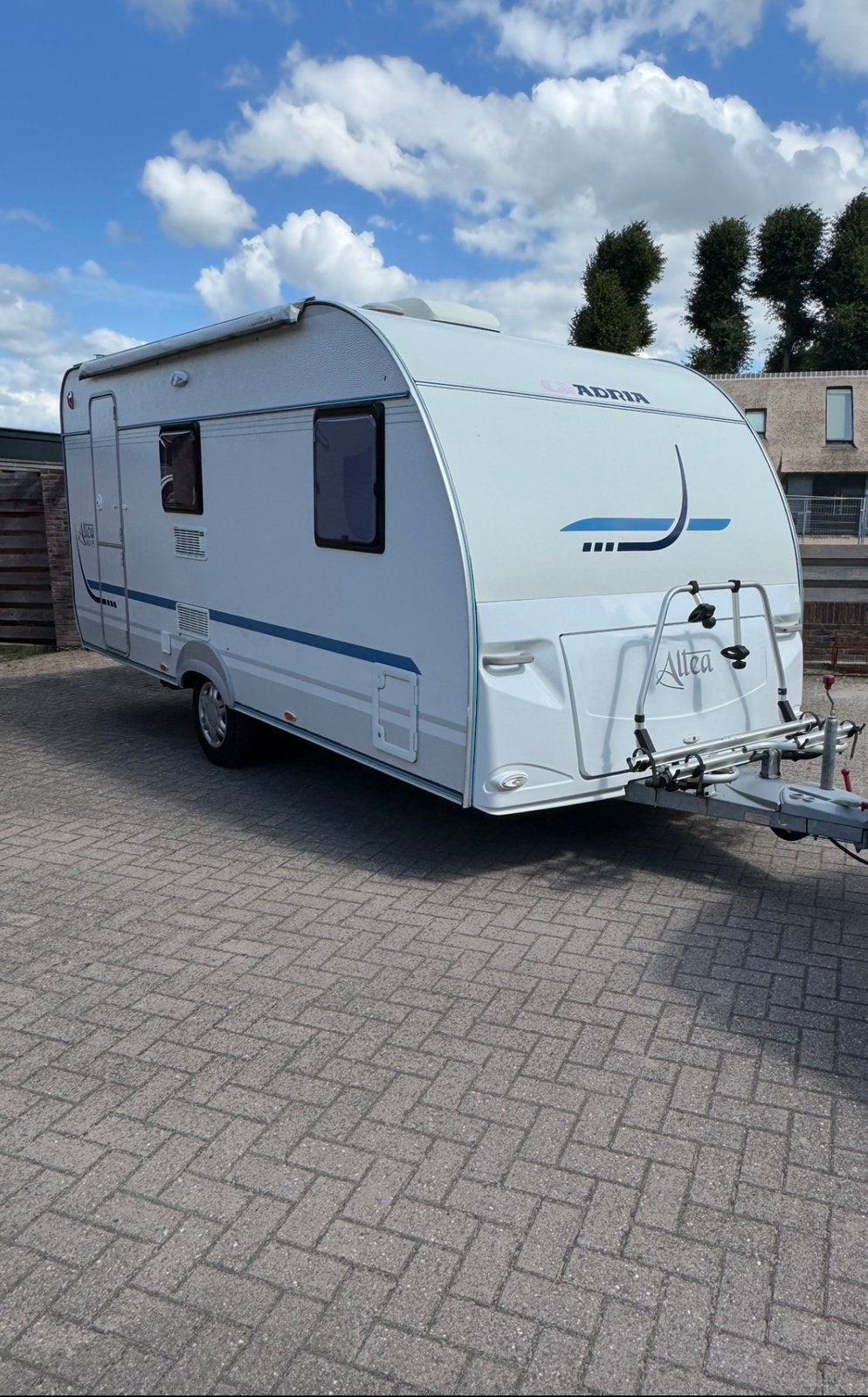 Zeer nette Adria Altea 462 PS caravan, incl Dorema voortent, Luifel, Frans bed, Treinzit, 750 - 1000 kg