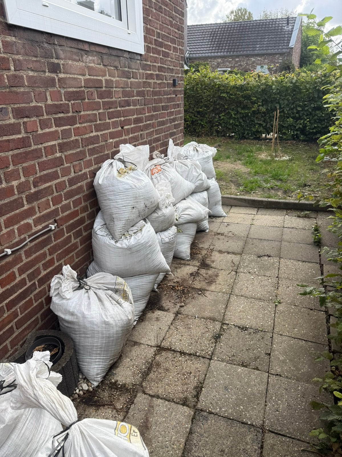 Gratis grond (met steentjes), Ophalen, Tuinaarde