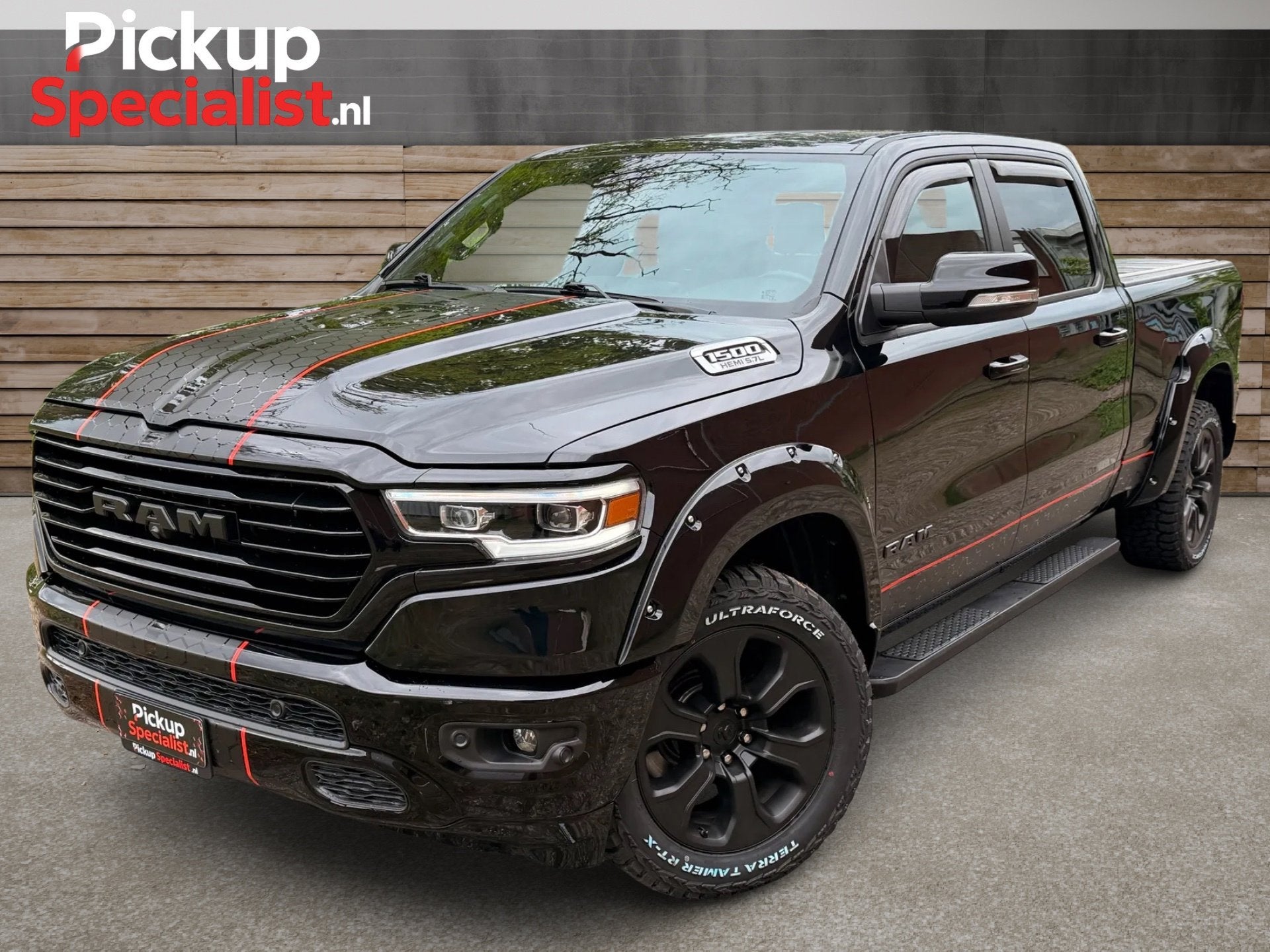 Dodge Ram 1500 5.7 V8 4x4 Crew Cab Big Horn , LONGBED , NIEU, Auto's, Dodge, Automaat, 5654 cc, Zwart, Leder
