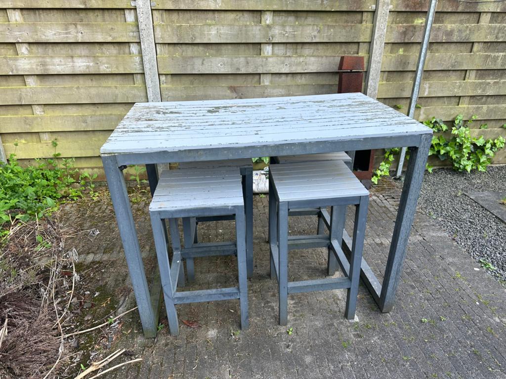 Hoge tafel met krukken (ruilen voor kratje Hertog Jan), Ophalen, Gebruikt, Rechthoekig, Hout