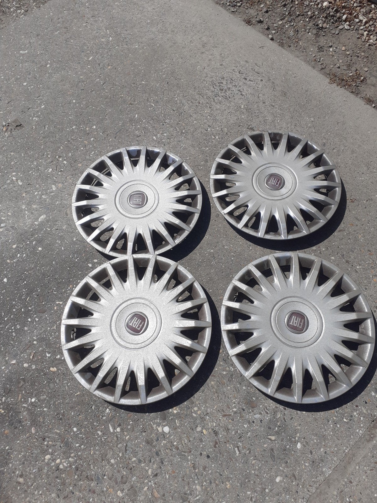 Set orginele Fiat Bravo, Punto, Stilo 15 inch wieldoppen, Auto diversen, Ophalen, Gebruikt