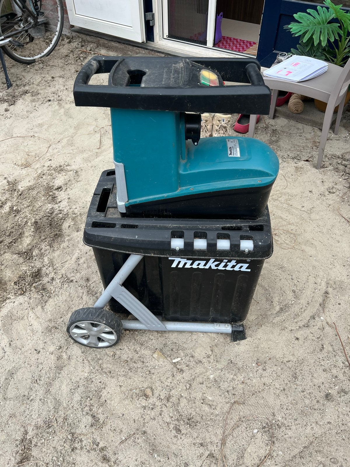 Makita UD2500 Elektrische Hakselaar - Zo goed als nieuw, Ophalen of Verzenden, Zo goed als nieuw, Elektrisch, Met opvangbak