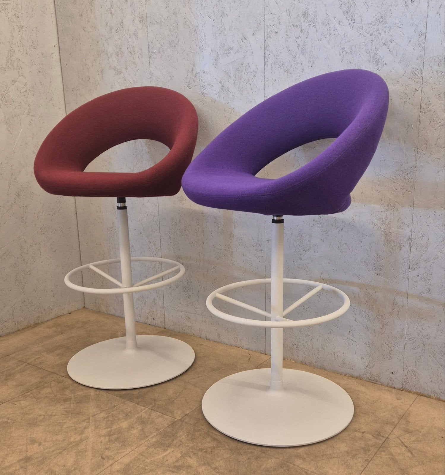 Artifort Nina barkrukken René Holten design, Ophalen, 60 tot 90 cm, Met voetsteun, Zo goed als nieuw