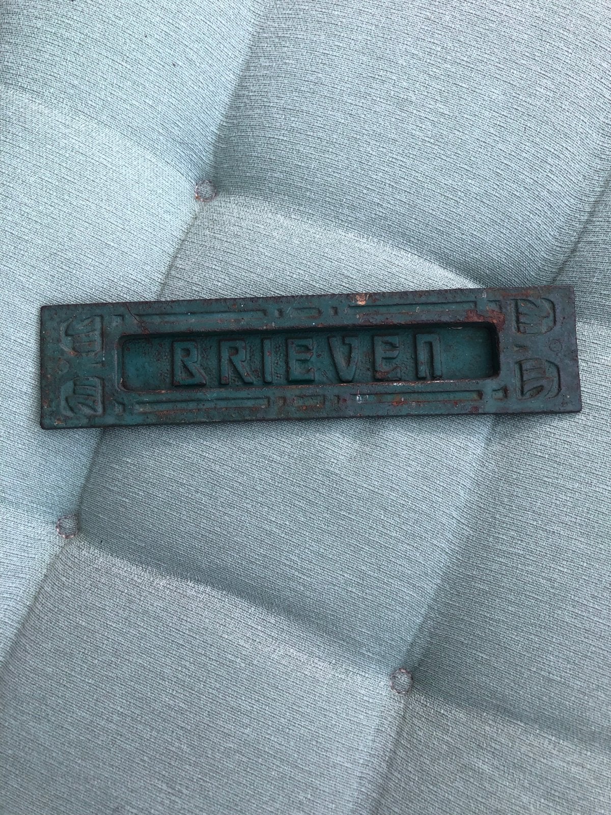 Antieke gietijzeren brievenbusklep - 24x5,5 cm, Ophalen, Gebruikt, IJzer, Brievenbusklep