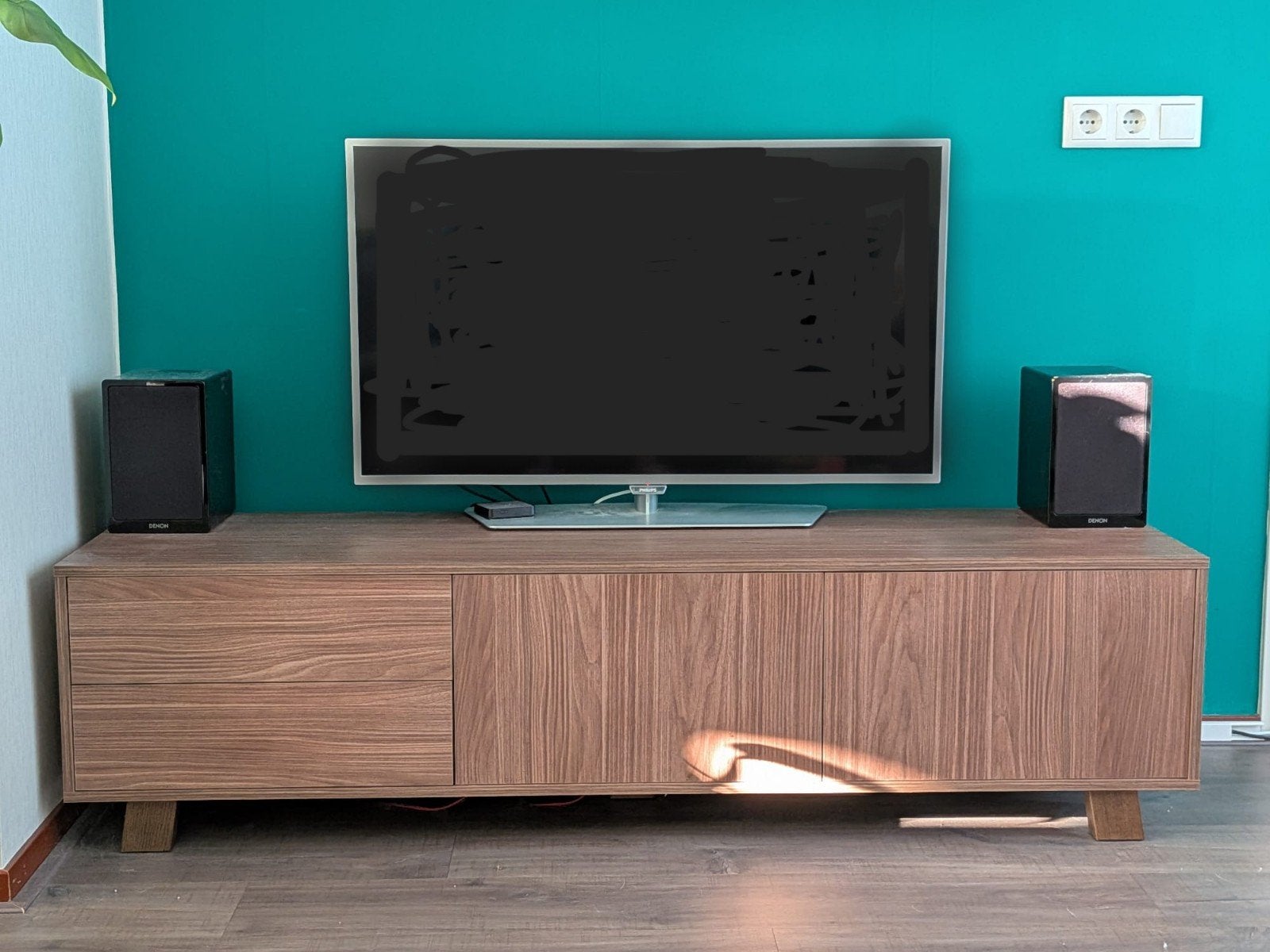 WOOOD TV-meubel Seppe notenhout, Ophalen, Modern, Scandinavisch, 150 tot 200 cm, Zo goed als nieuw