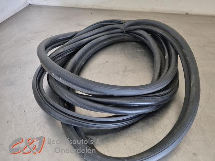 Portierrubber 4Deurs links-achter van een Peugeot Partner, Gebruikt, -, -, Ophalen of Verzenden