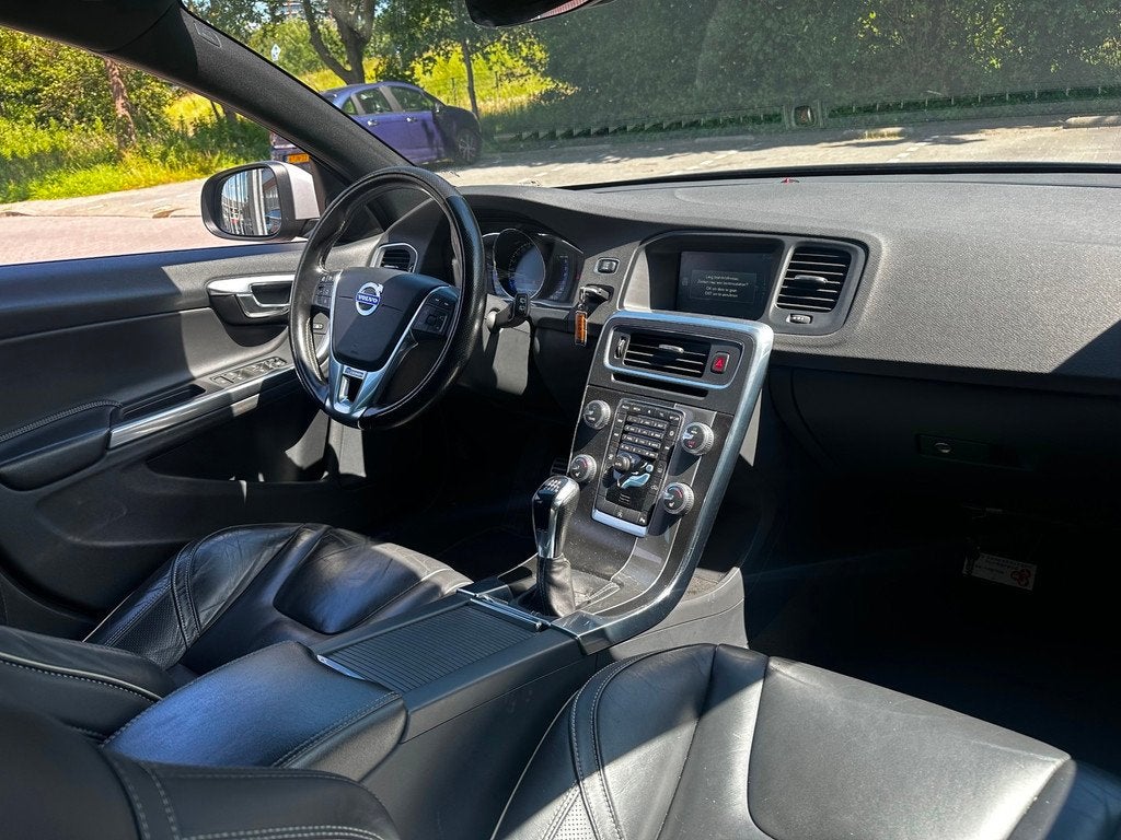 Volvo V60 2.0 D2 Nordic+, Auto's, Volvo, Voorwielaandrijving, Gebruikt, Euro 6, 4 cilinders