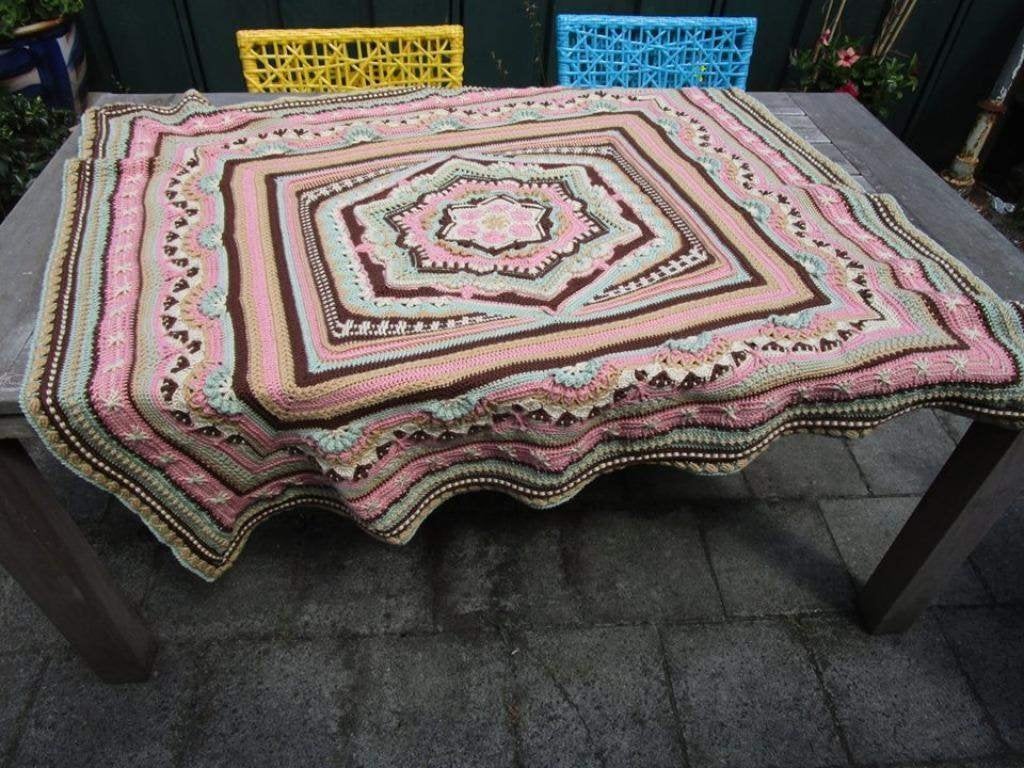 Handgehaakt deken plaid sprei (Cosmic Cal) 145x155 cm Nieuw, Woondeken, Nieuw, Ophalen of Verzenden, Handgemaakt