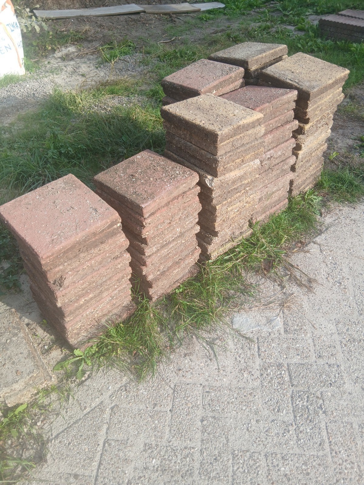 circa 6.5 m2 tuintegels 30x30 cm geel en rood, Doe-het-zelf en Verbouw, Ophalen, Gebruikt, Keramiek, 20 tot 40 cm