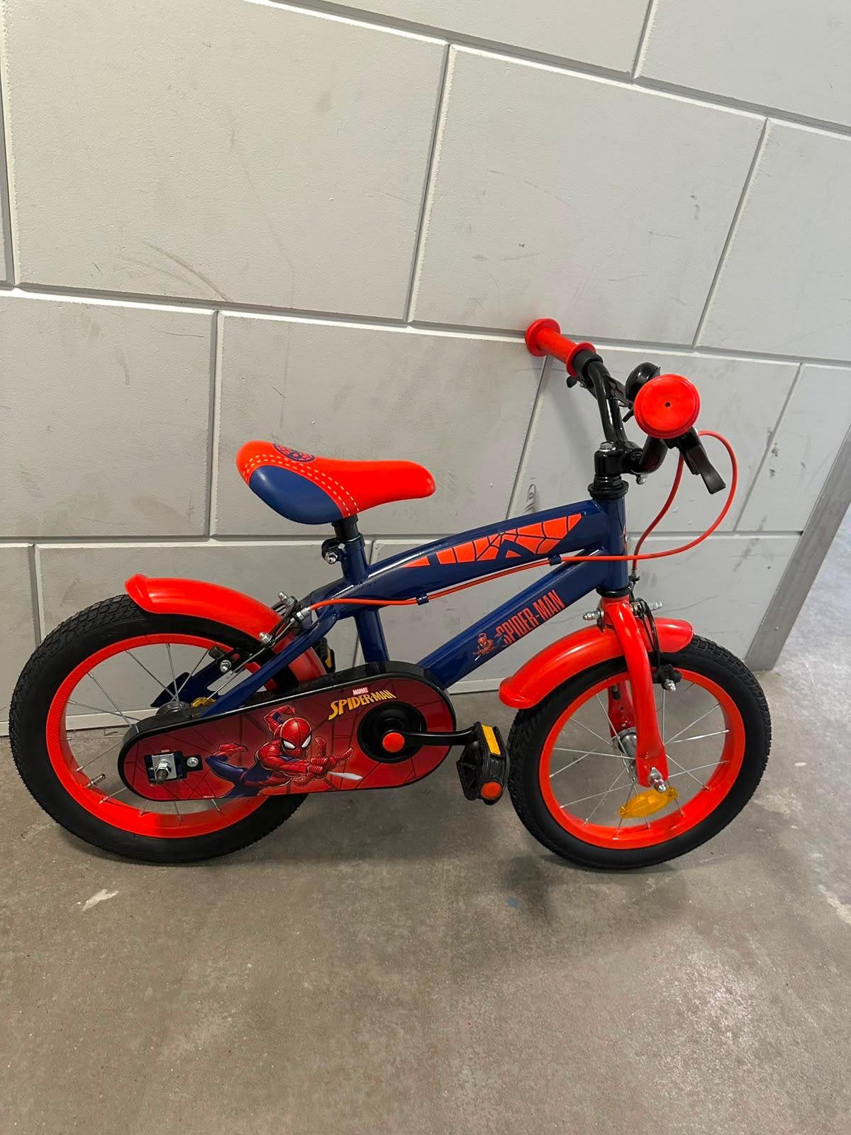 Spidey 14inch Kinderfiets ZGAN!!, Fietsen en Brommers, Ophalen, Zo goed als nieuw, Minder dan 16 inch, Zijwieltjes