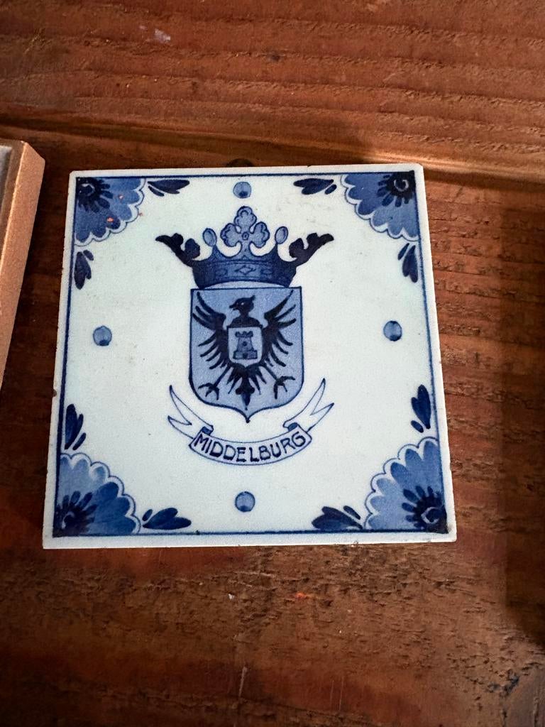 Tegel met wapen van Middelburg, Antiek en Kunst, Antiek | Wandborden en Tegels, Ophalen of Verzenden