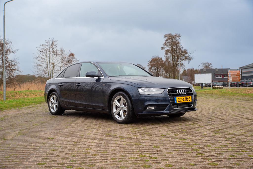 Audi A4 Limousine - 1.8 Tfsi 125KW Multitronic 2012 Blauw, Auto's, Stof, 74 €/maand, Zwart, 4 cilinders