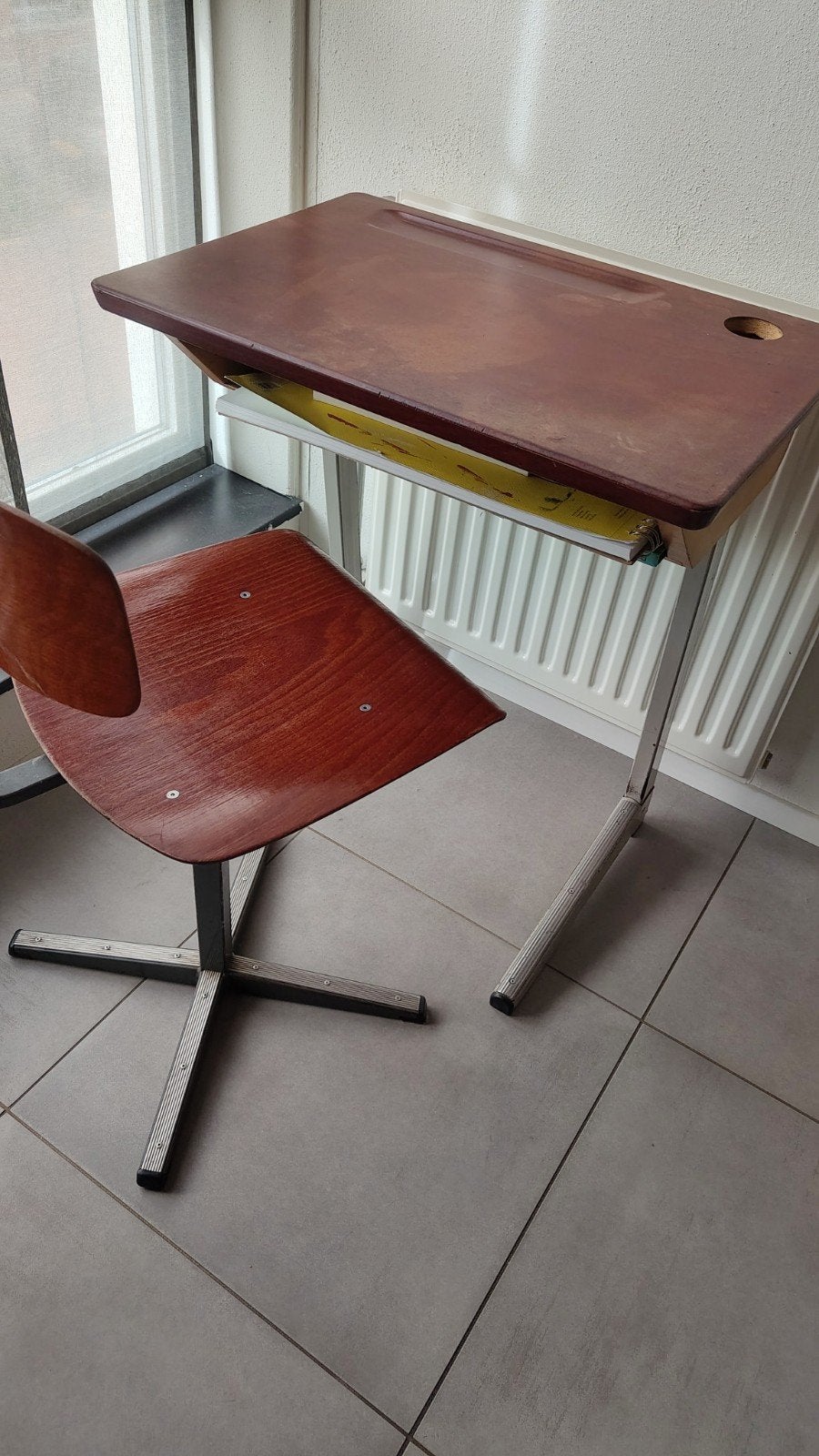 Schooltafeltje en stoeltje, Kinderen en Baby's, Kinderkamer | Tafels en Stoelen, Ophalen, Gebruikt, Tafel(s) en Stoel(en)
