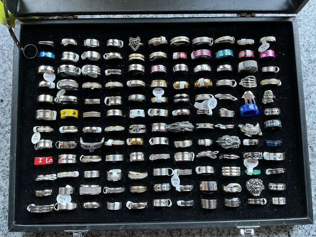 1 displays met totaal 132 ringen grote opruiming, 1 displays met totaal 132 ringen grote opruiming, Nieuw, Ophalen of Verzenden