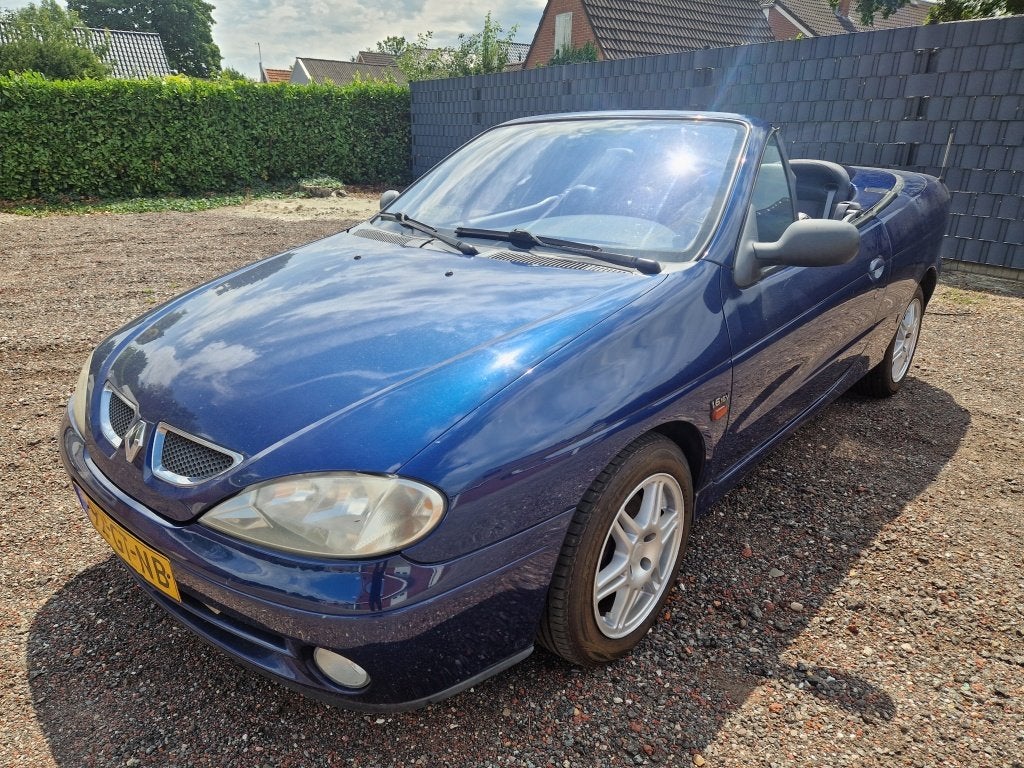 Renault Mégane cabrio 1.6 Koopje! APK 28-08-2027 !, Auto's, Voorwielaandrijving, Cabriolet, Bedrijf, Handgeschakeld