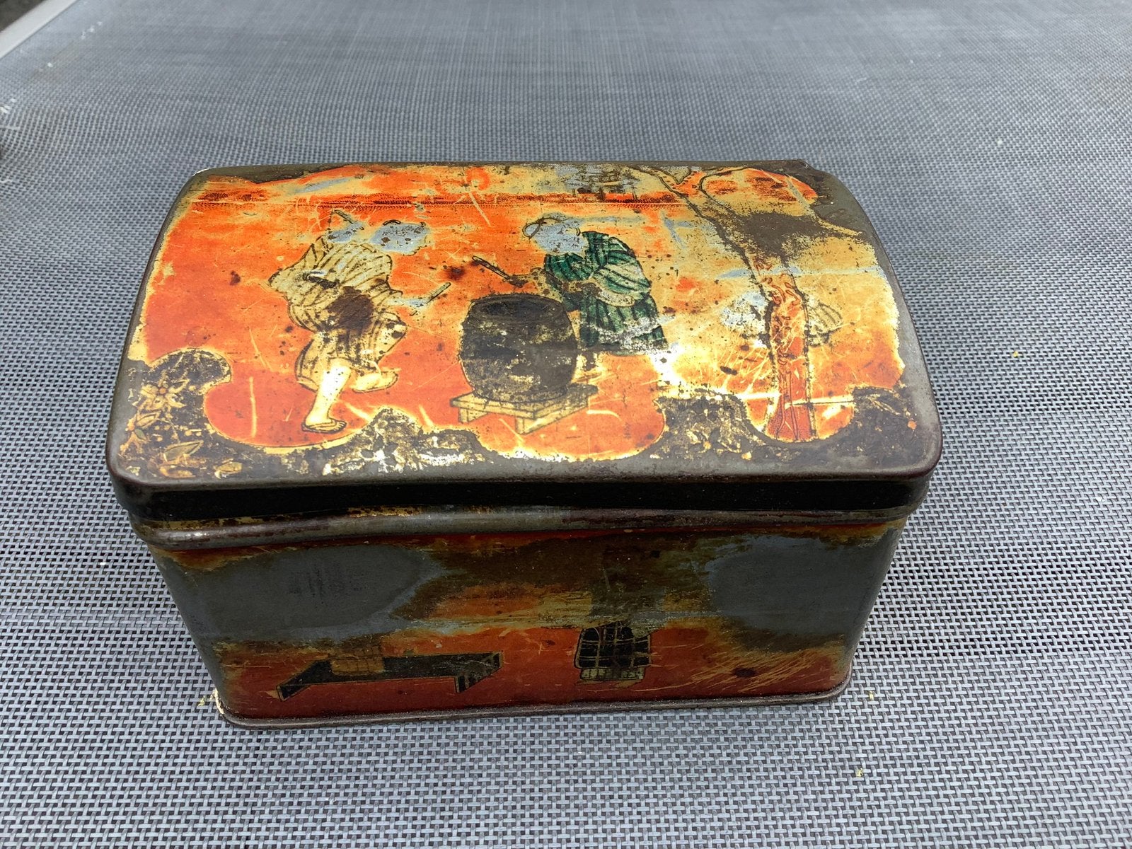 Oud Japans theeblik - met traditionele scènes, Verzamelen, Blikken, Ophalen of Verzenden, Gebruikt, Thee
