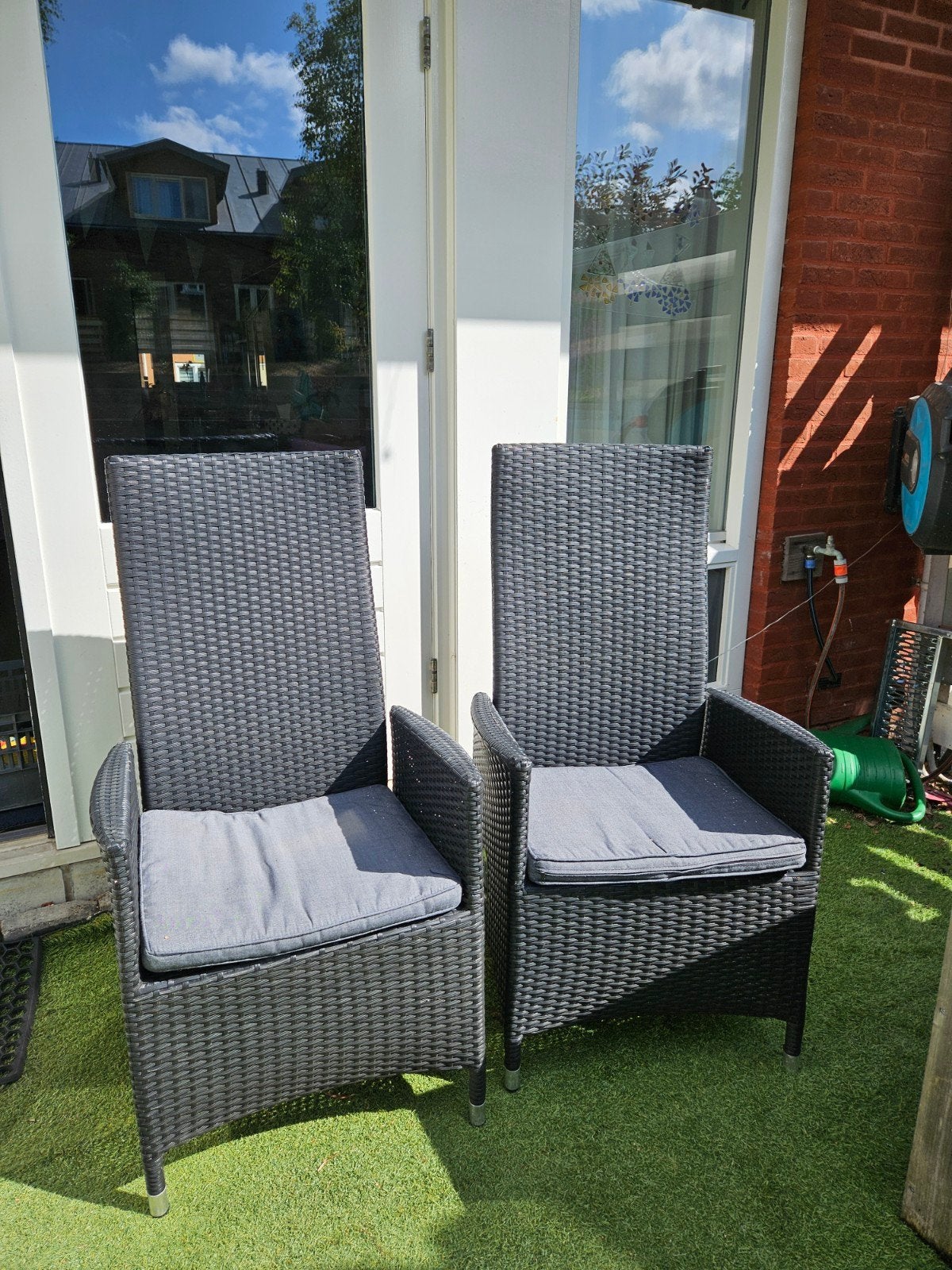 Twee wicker tuinstoelen met kussens, Ophalen, Gebruikt, Wicker