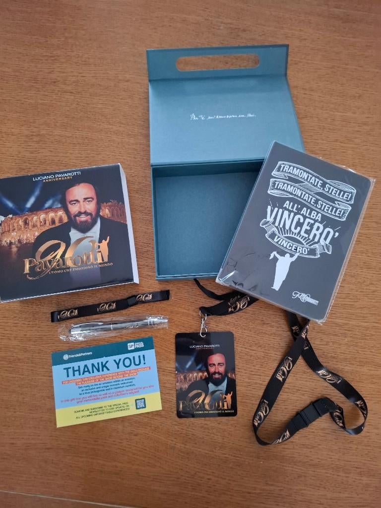 Luciano Pavarotti Anniversary pakket 2025. Verona, Verzamelen, Overige Verzamelen, Ophalen of Verzenden, Nieuw