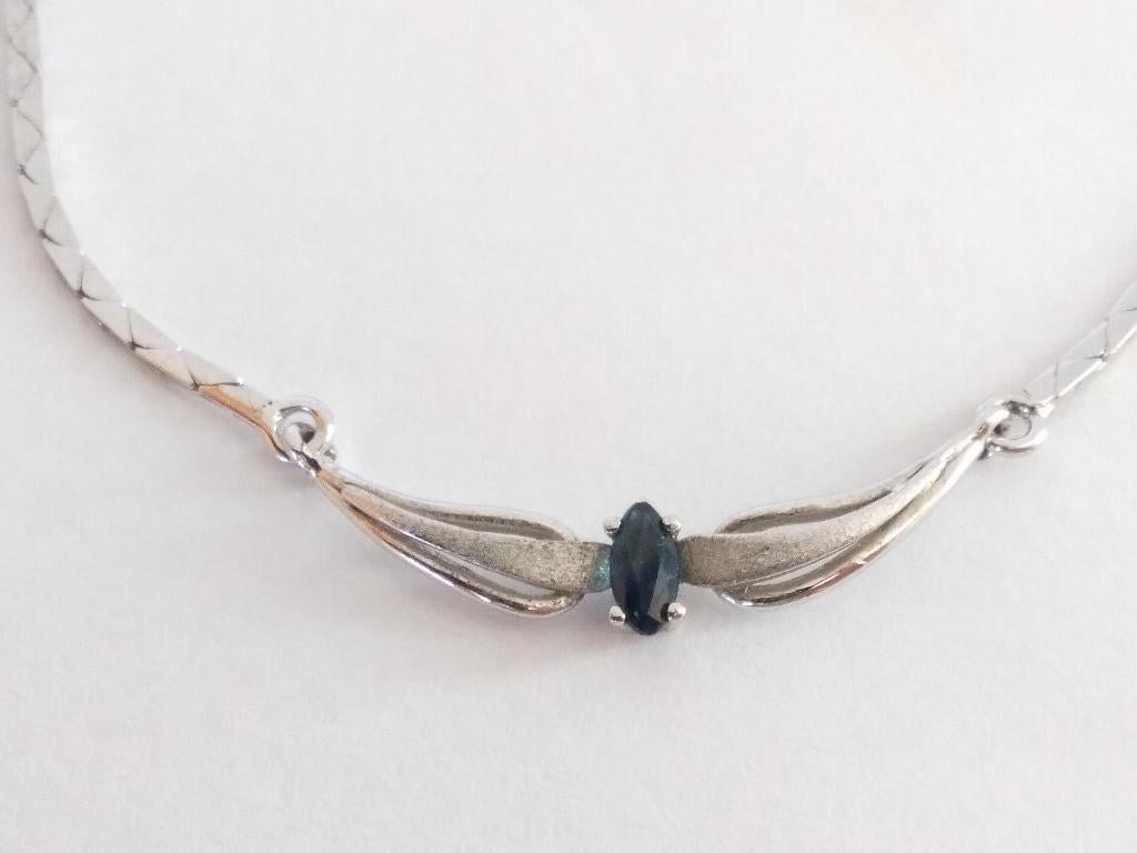 zilver COLLIER 43 cm, met hanger bezet met 1 blauwe Saffier, Nieuw, Ophalen of Verzenden, Met edelsteen, Zilver