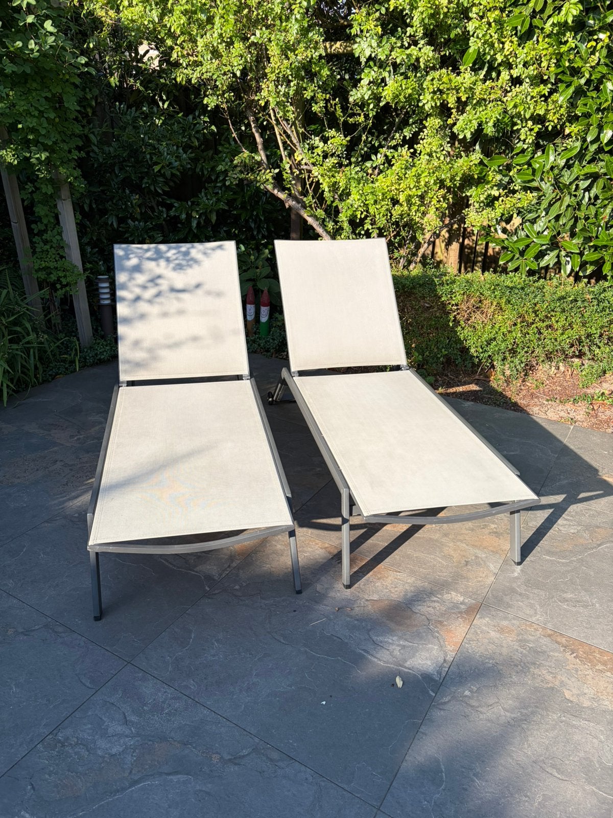 2 stuks 4-standen ligbed, merk LIFE. Anthraciet, 195x60cm, Ophalen, Gebruikt, Aluminium, Verstelbaar