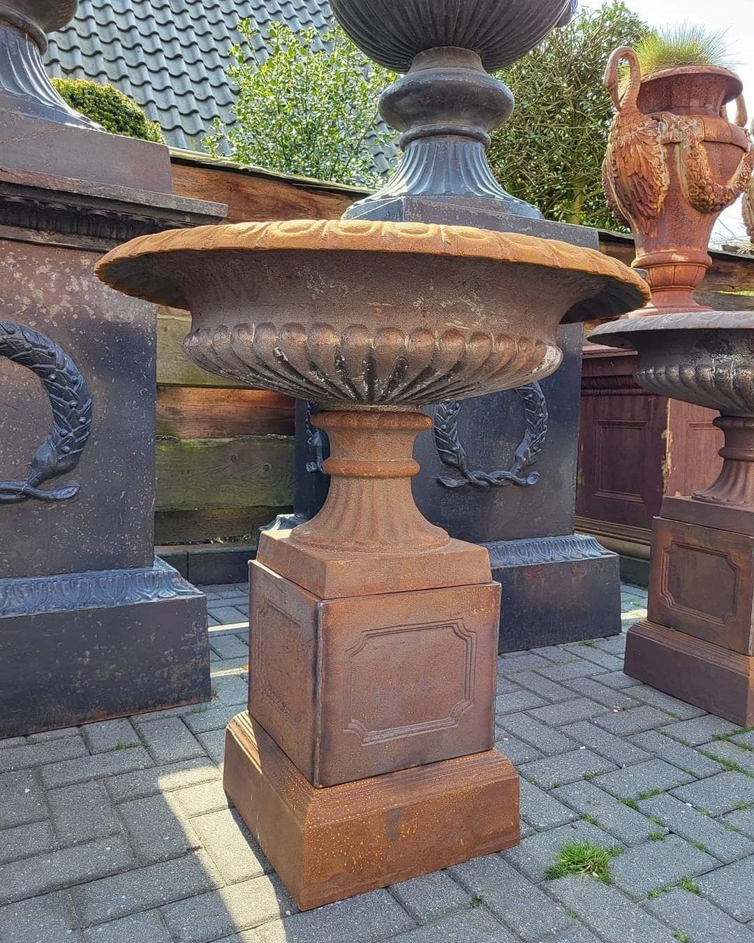 Gietijzeren tuinvazen tuinvaas bloempot bloembak op sokkel, Tuin en Terras, Ophalen of Verzenden, Nieuw