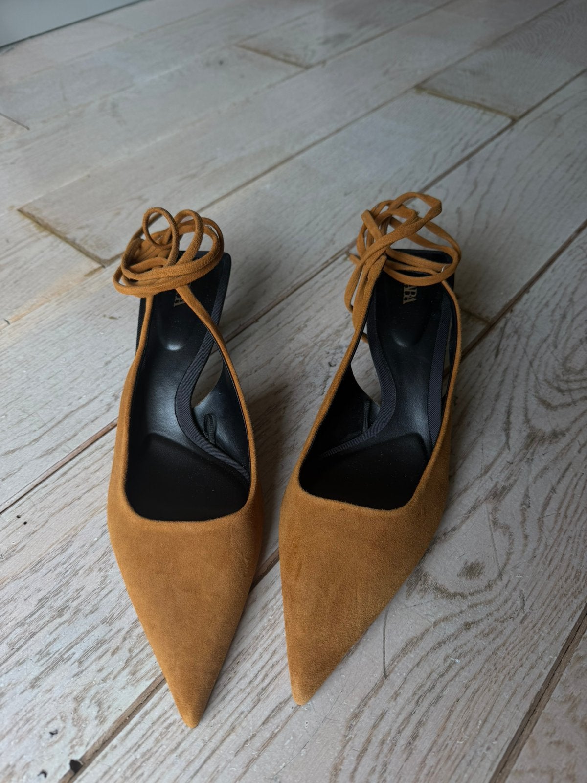 Zara suède pumps met veter, Schoenen met lage hakken, Bruin, Nieuw, Ophalen of Verzenden