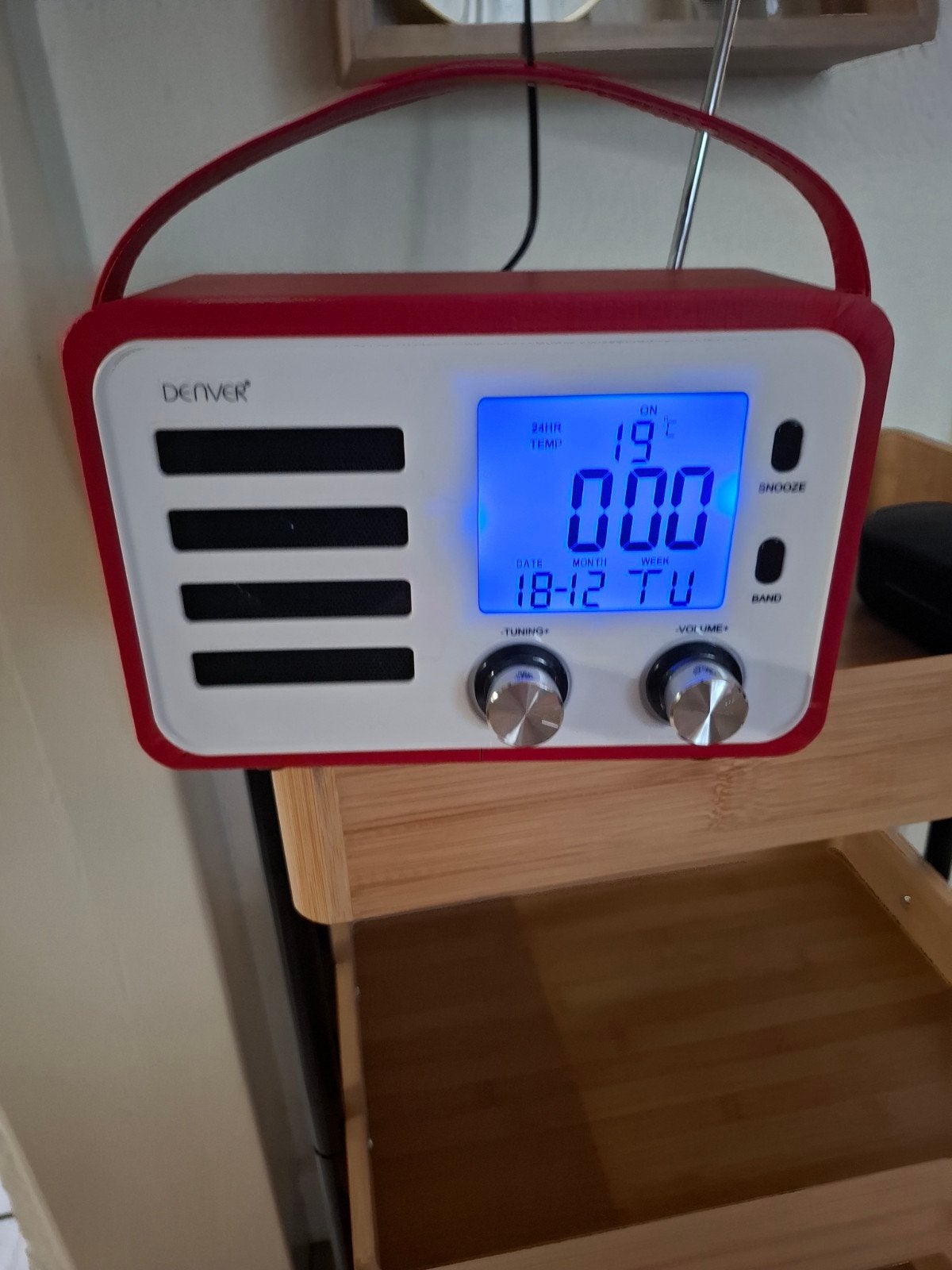 Denver TR-53 RED Retro AM/FM Radio met Klok & Alarm, Audio, Tv en Foto, Radio's, Ophalen of Verzenden