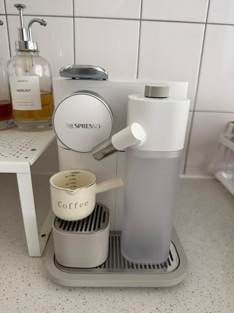 Nespresso koffiezetapparaat - Zo goed als nieuw, Koffiemachine, Ophalen of Verzenden, Zo goed als nieuw, 1 kopje