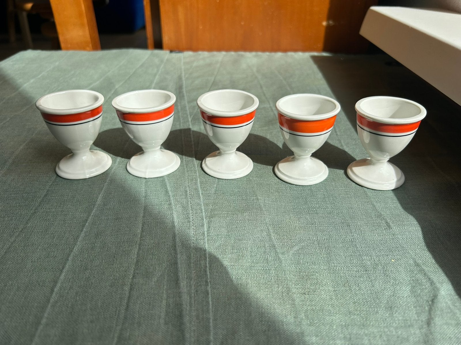 Set van 5 eierdoppen bistro porselein Pillivuyt, Huis en Inrichting, Ophalen of Verzenden, Zo goed als nieuw, Porselein, Overige stijlen