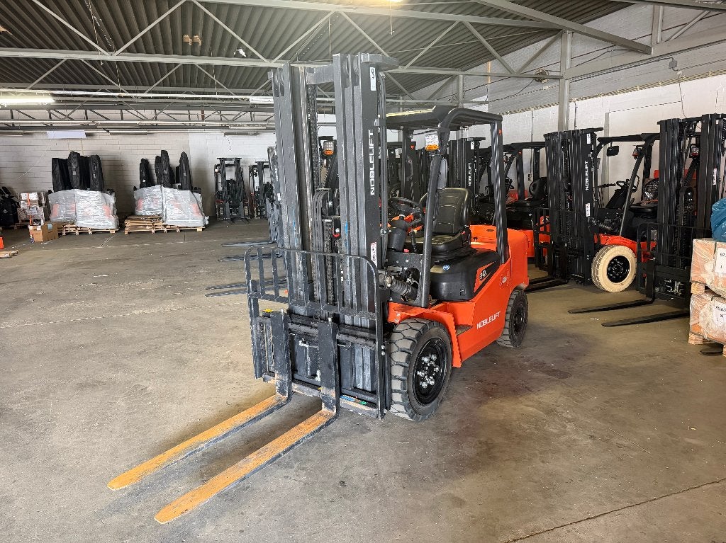 Tweedehands Noblelift Heftruck 3.000kg – € 17.500 ex BTW, Zakelijke goederen, Machines en Bouw | Heftrucks en Intern transport