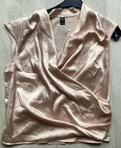 Emery Rose Satijnen Top maat M Nieuw, Maat 38/40 (M), Nieuw, Ophalen of Verzenden, Roze