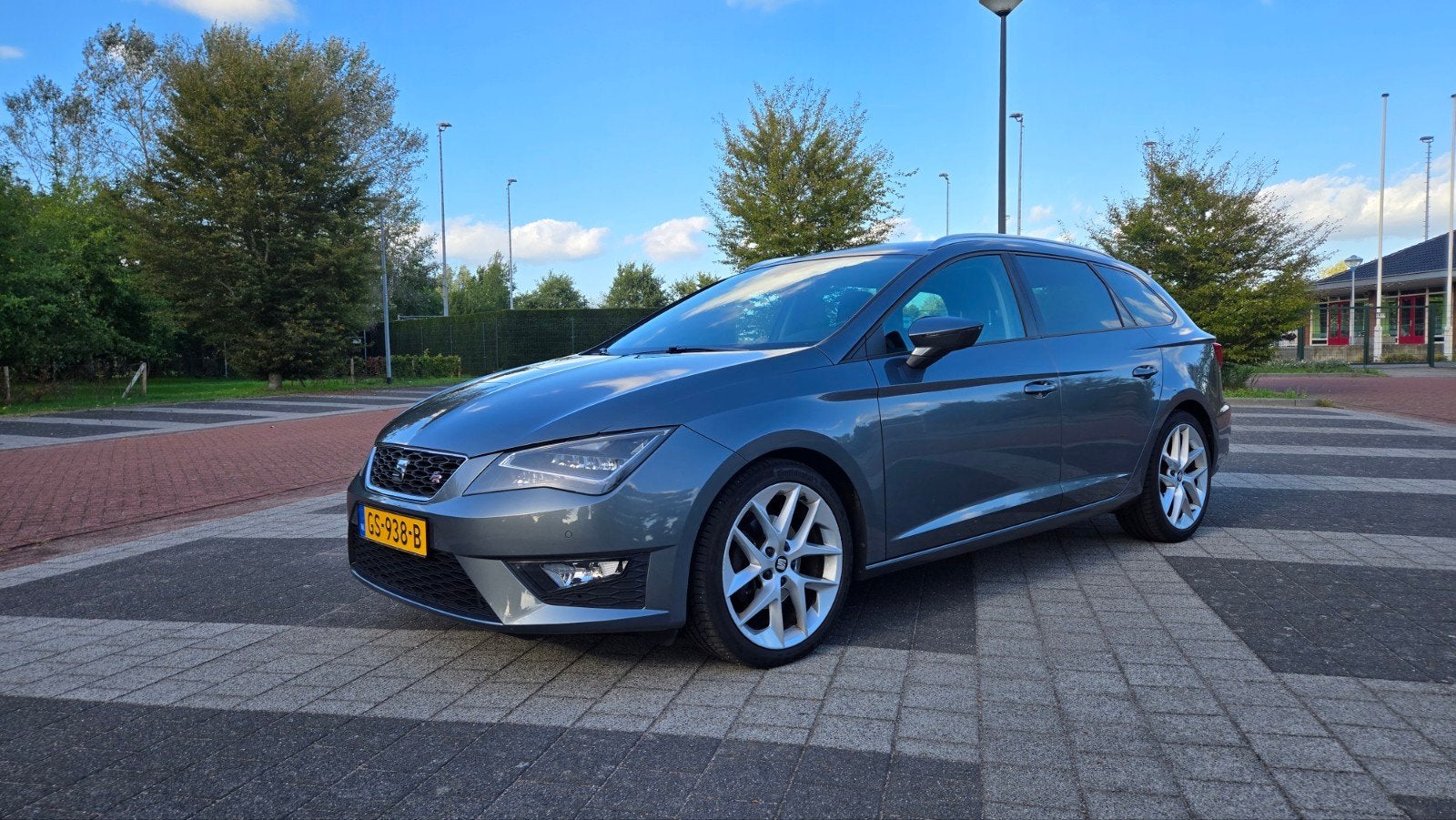 Seat Leon 1.4 TSI ACT 150pk 2015 Grijs, Auto's, Zwart, 4 cilinders, Leon, Leder en Stof