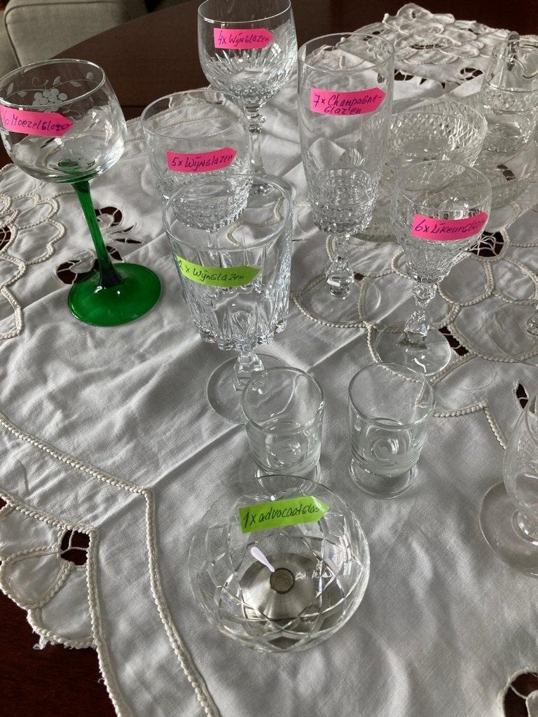 ASSORTIMENT KRISTALLEN BEWERKTE GLAZEN, Antiek en Kunst, Antiek | Glas en Kristal, Ophalen