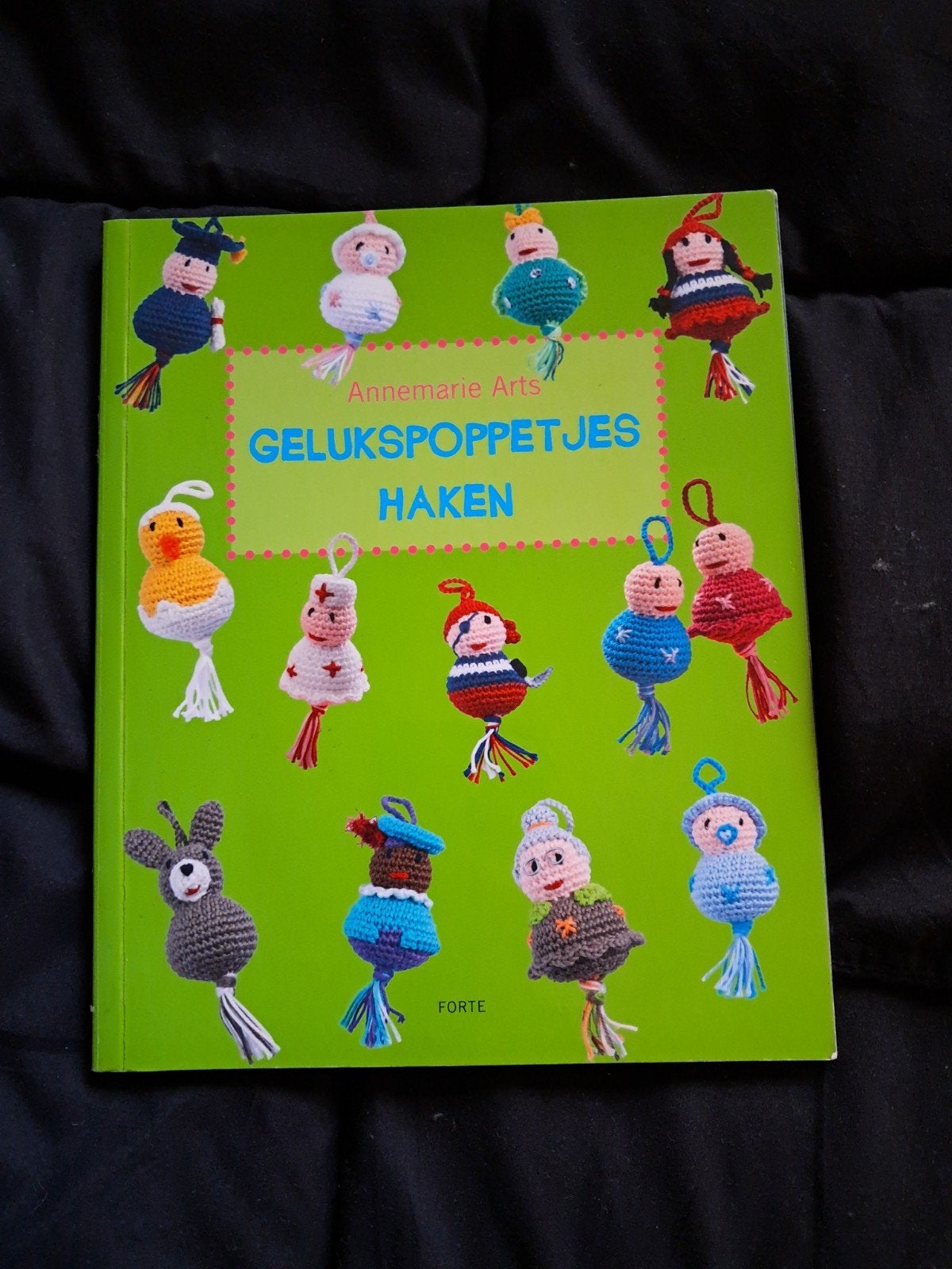 Gelukspoppetjes Haken - Annemarie Arts, Ophalen of Verzenden, Zo goed als nieuw, Breien en Haken, Annemarie Arts
