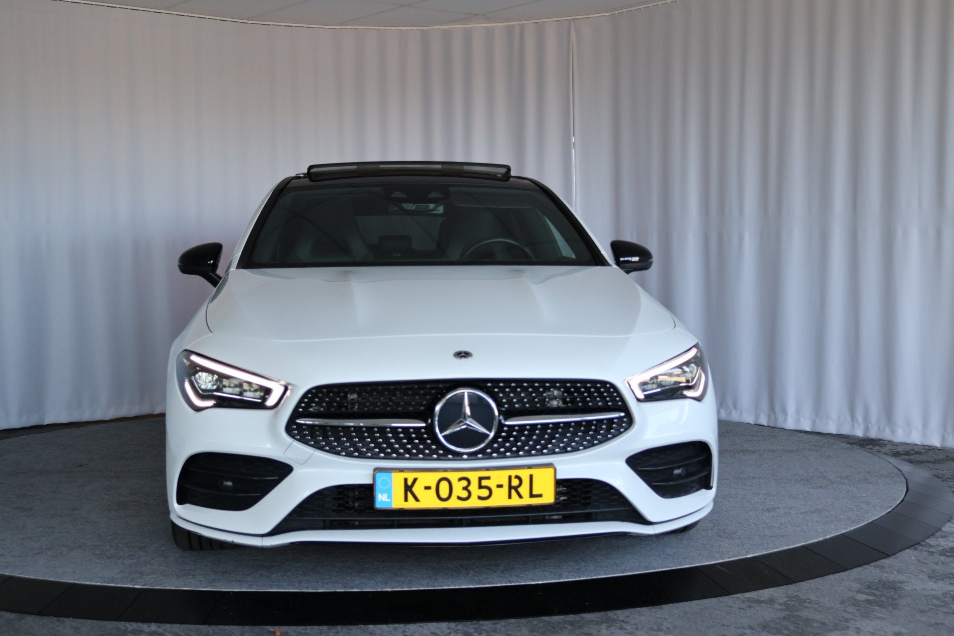 Mercedes-Benz CLA-Klasse Shooting Brake AMG 180 Business Sol, Auto's, 136 pk, Gebruikt, 4 cilinders, Wit
