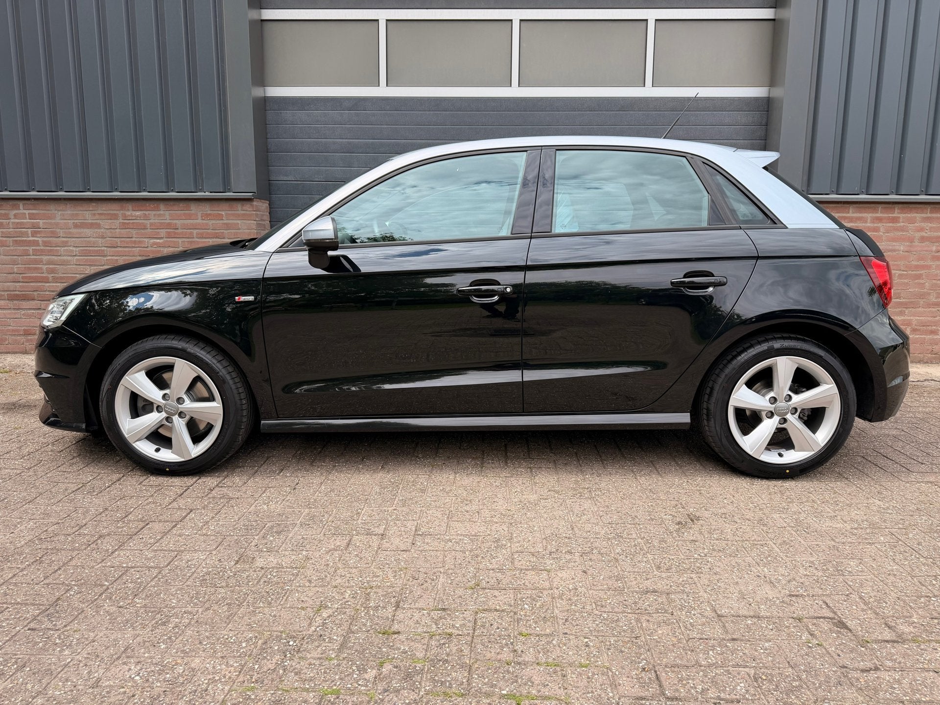 Audi A1 SPORTBACK 1.4 TFSI 125PK Design Pro Line Plus S-Line, 4 cilinders, 4 stoelen, Zwart, 600 kg