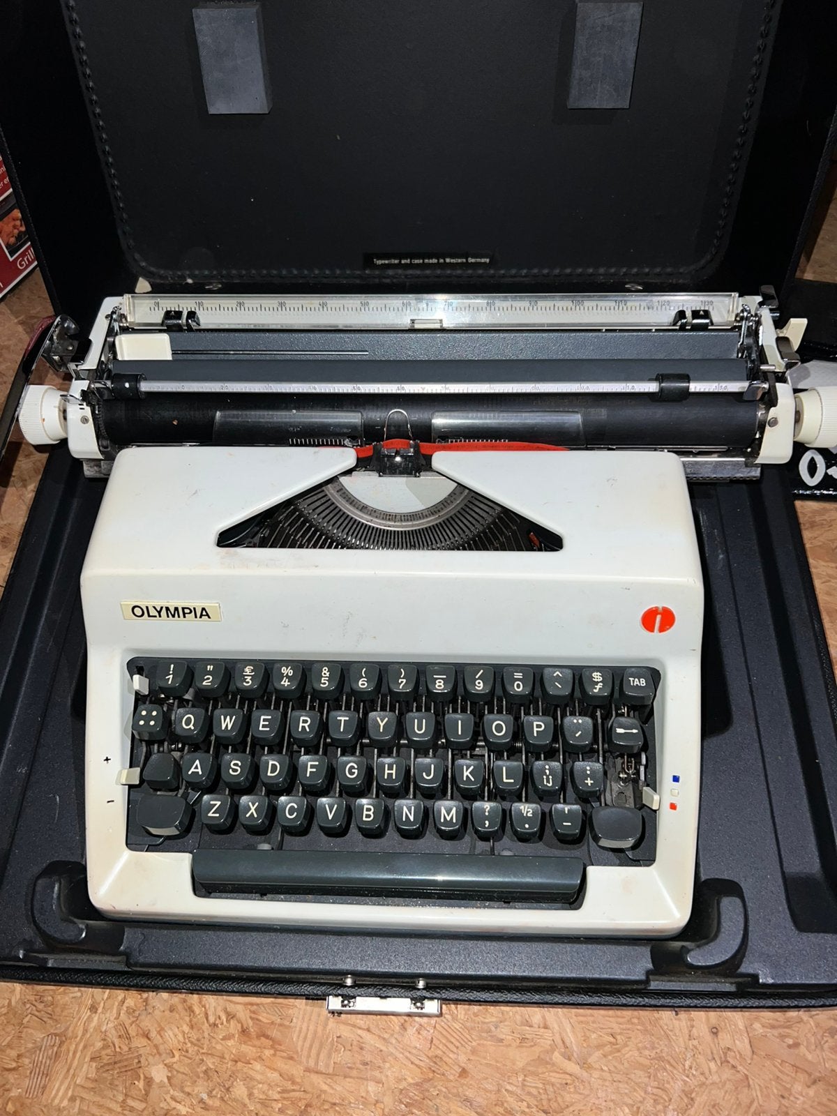 Vintage Olympia typemachine met originele koffer, Diversen, Ophalen, Gebruikt