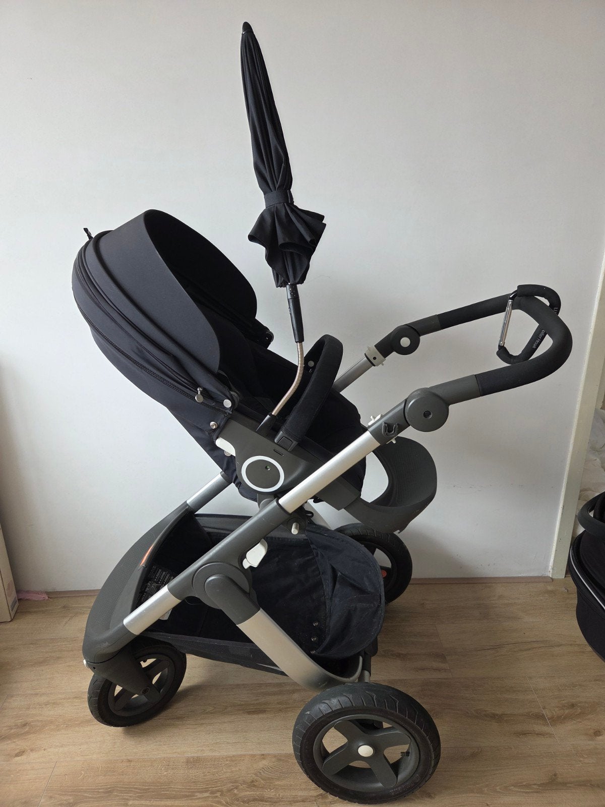 Stokke Kinderwagen 3-in-1 met zitje  en reiswieg, Kinderen en Baby's, Gebruikt, Luchtbanden, Combiwagen, Ophalen