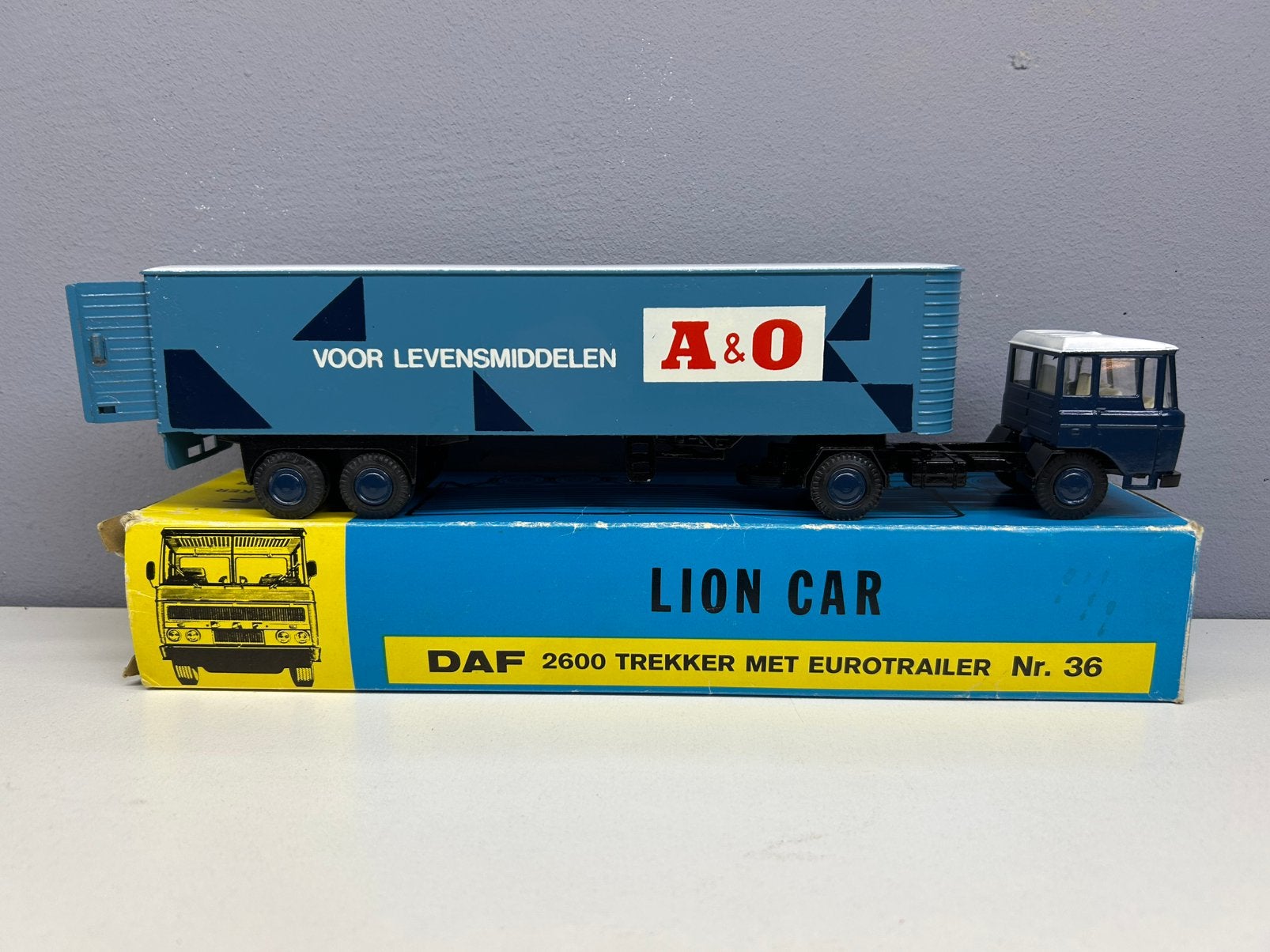 Lion toys car #36 Daf 2600 A&O Supermarkten NMIB, Hobby en Vrije tijd, Modelauto's | 1:50, Ophalen of Verzenden, Zo goed als nieuw