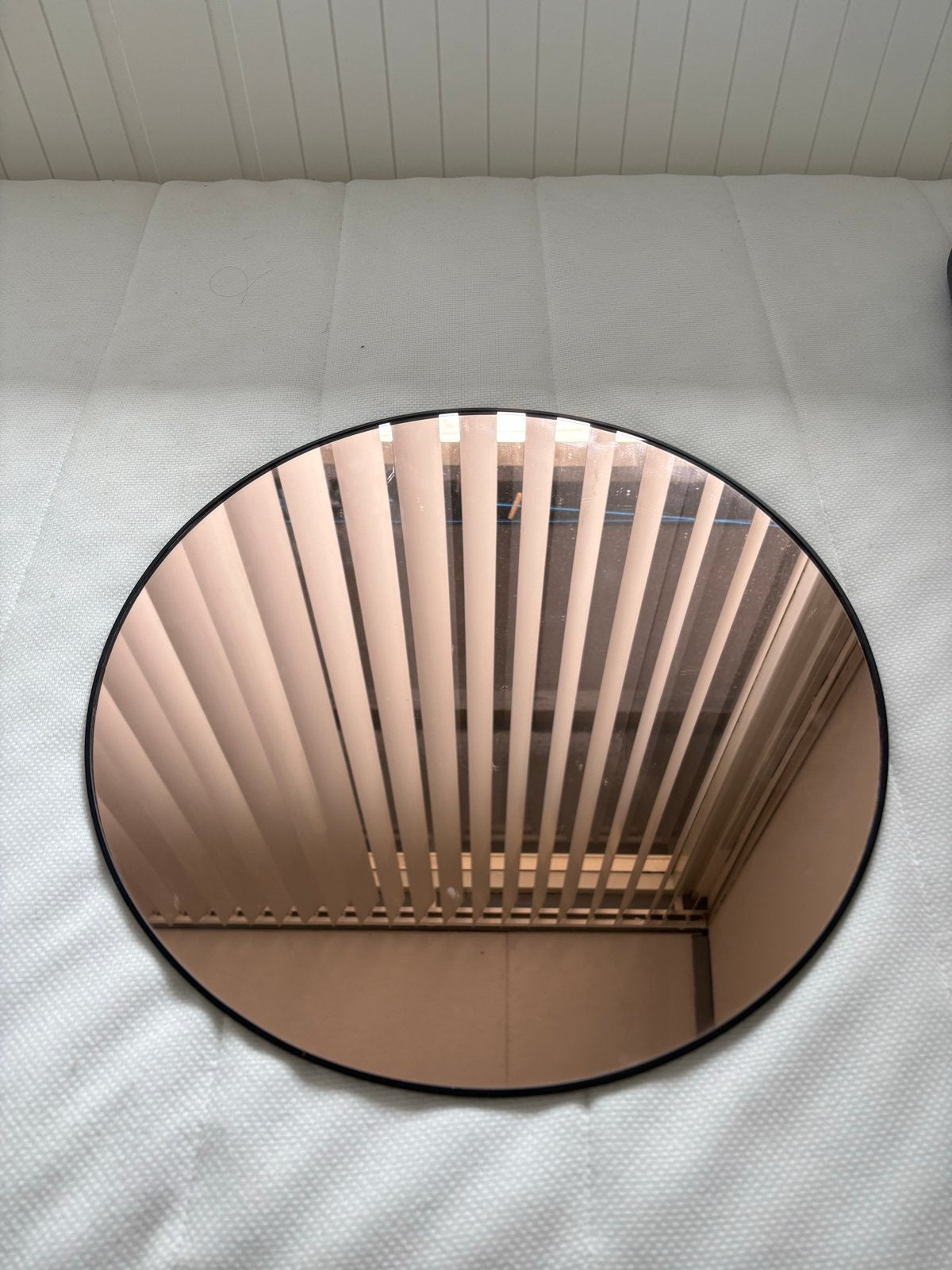 Ronde spiegel met zwarte rand, Huis en Inrichting, Woonaccessoires | Spiegels, Ophalen, Minder dan 50 cm, Gebruikt, Rond