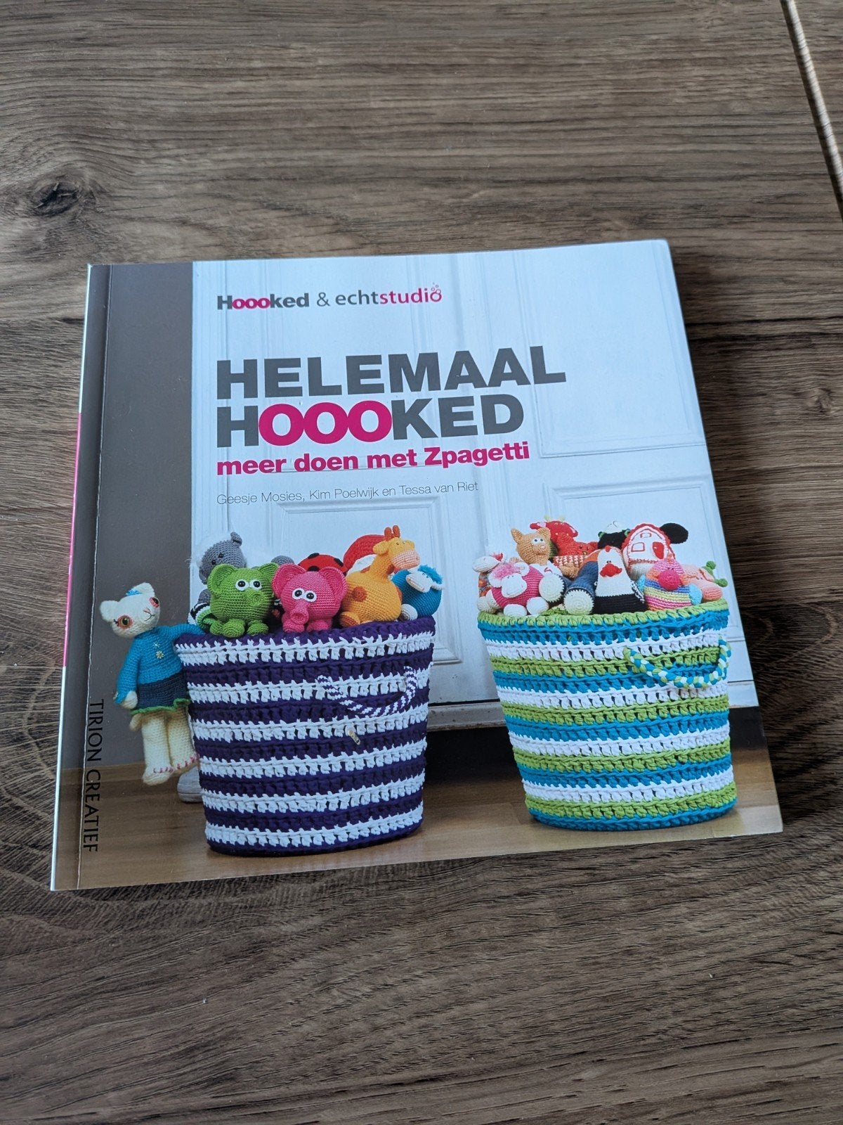 Helemaal Hoooked: Meer doen met Zpagetti - Haakboek, Boeken, Ophalen of Verzenden, Zo goed als nieuw, Breien en Haken, Geesje Mosies, Kim Poelwijk en Tessa van Riet