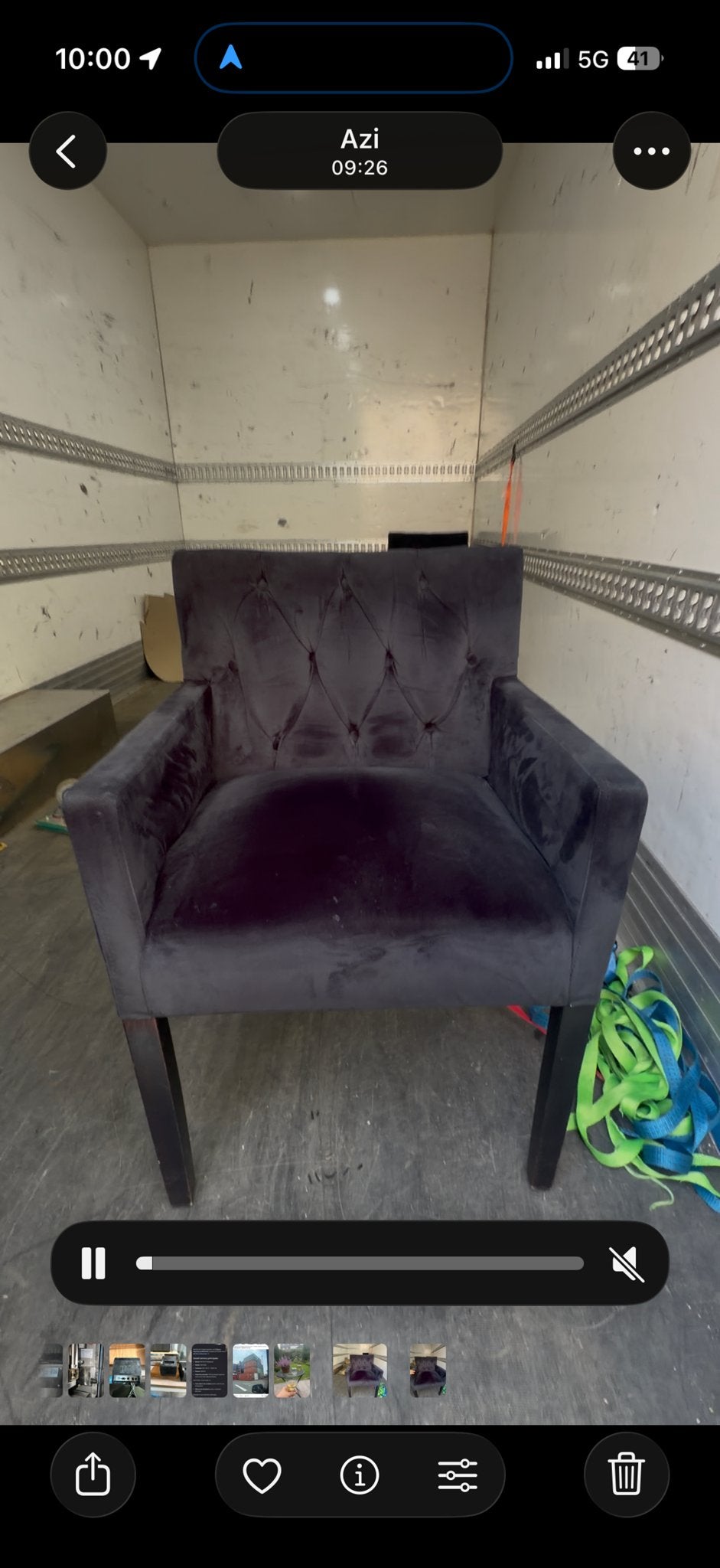 Stijlvolle donkergrijze fauteuil met gecapitonneerde rug, Ophalen, Gebruikt, Zwart, Eén