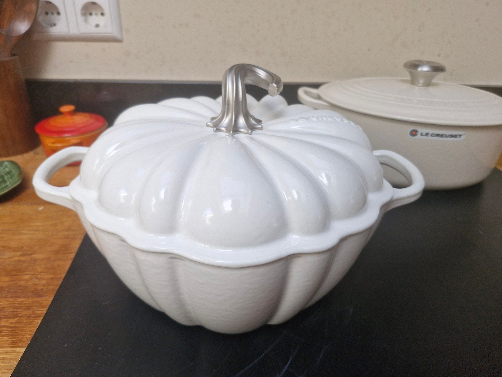 Le Creuset Pompoen 24cm 'Blanc', Ophalen of Verzenden, Nieuw, Gietijzer