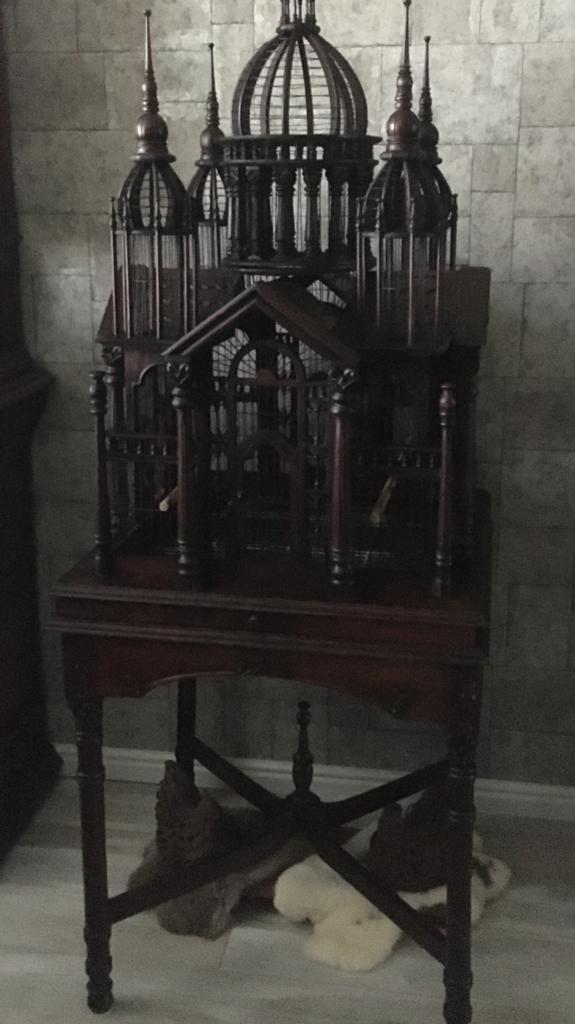 Antieke victoriaanse vogelkooi met onderstel/tafel, Ophalen