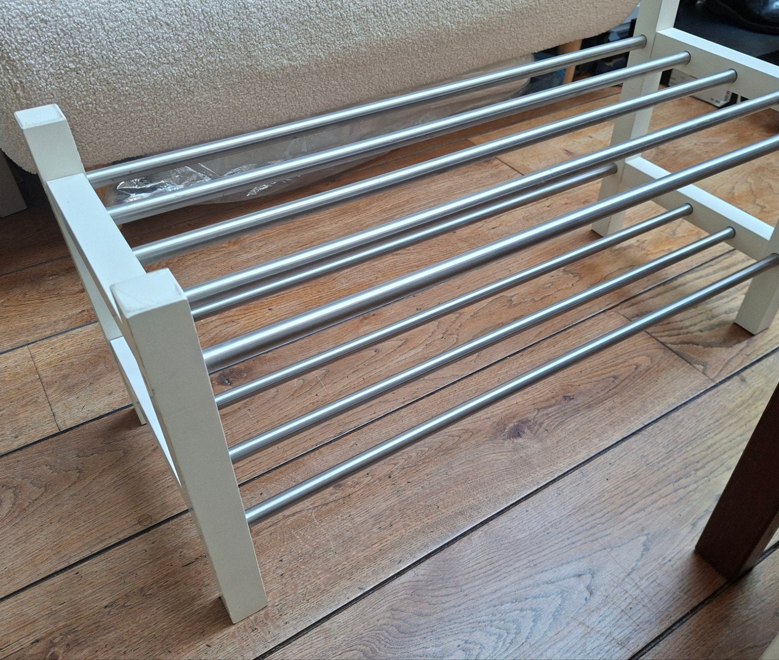 IKEA TJUSIG schoenenrek - wit met metaal, Huis en Inrichting, Kasten | Schoenenrekken, Ophalen, Gebruikt