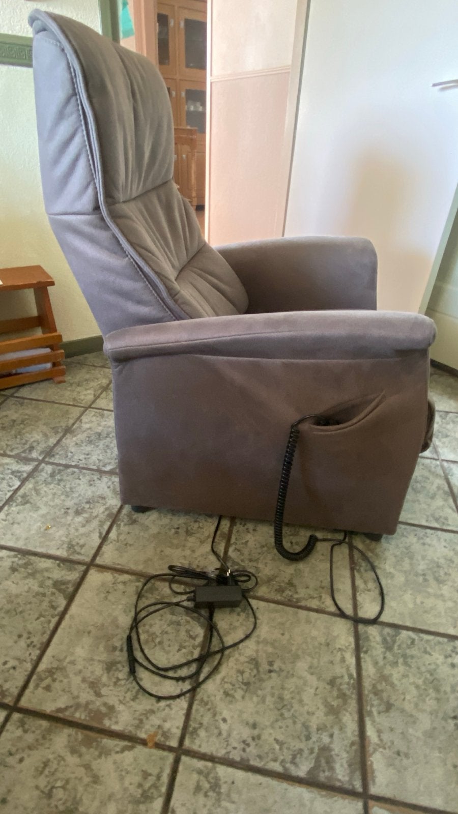 Comfortabele relaxfauteuil met sta-op functie, Huis en Inrichting, Ophalen, Gebruikt, Stof, 75 tot 100 cm