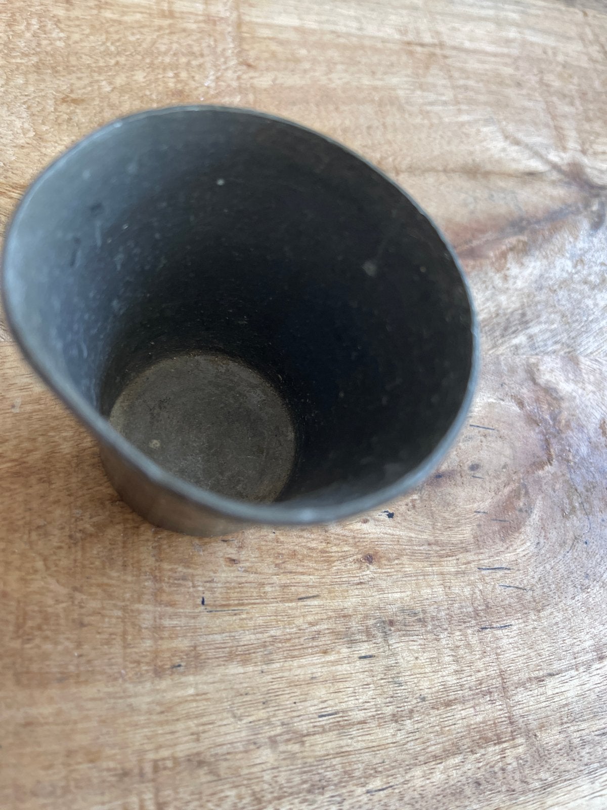 Antieke bronzen of koperen maatbeker bovenkant niet rond, Ophalen of Verzenden